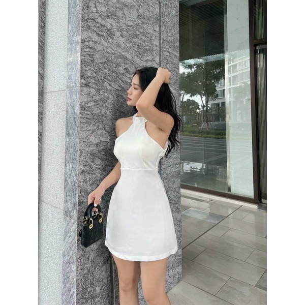 Đầm suông cổ yếm đen trăng