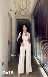 Áo thun có cổ thêu chữ phom ôm