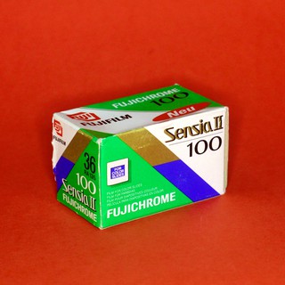 Film chụp ảnh outdate Fujichrome Sensia II 100