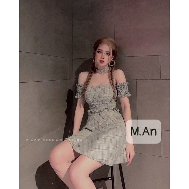 Set áo nhún thân, chân váy caro kèm choker.