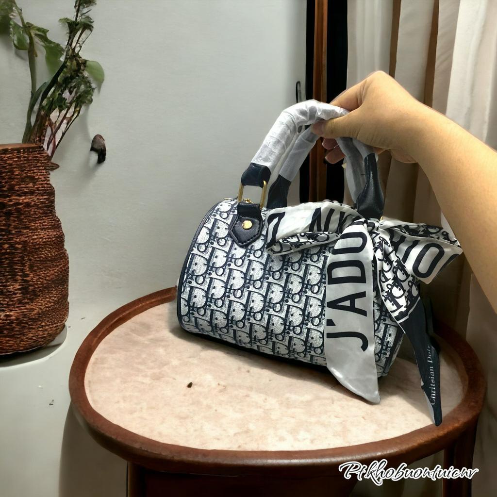 Trống đeo chéo, xách tay trần chữ thời trang kèm khăn size 20