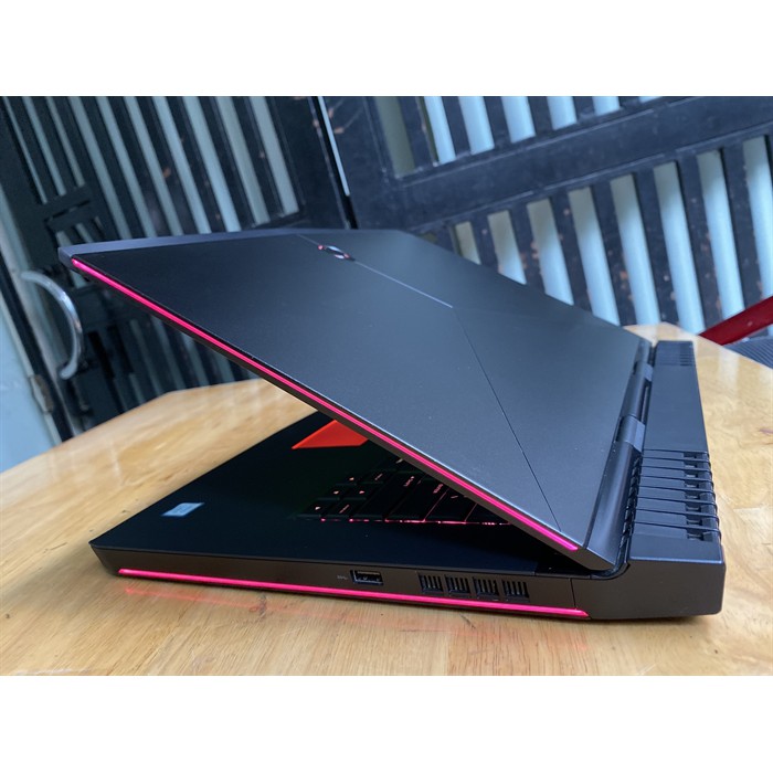 Laptop Dell Alienware 15R4, i7 8750HQ, 16G, 256G + 1T (GTX1070 = 8G/ zin100%)'