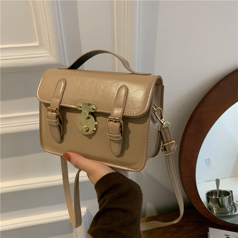 Túi đeo vai hình vuông cỡ nhỏ phối dây xích kiểu retro thời trang