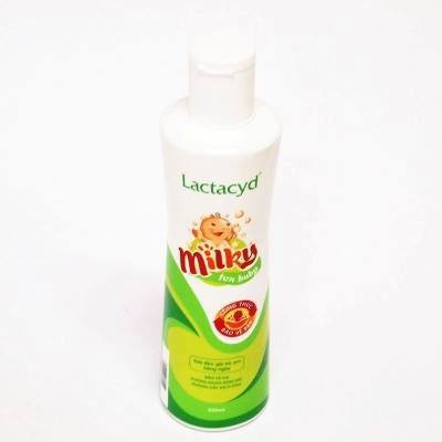 Sữa tắm Lactacyd Milky