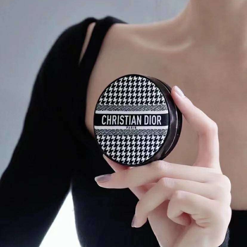 Phấn Nước Dior Kiểm Soát Dầu Giữ Ẩm 5g