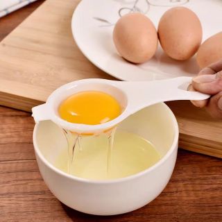 Dụng cụ tách lòng đỏ trứng gà cho bé