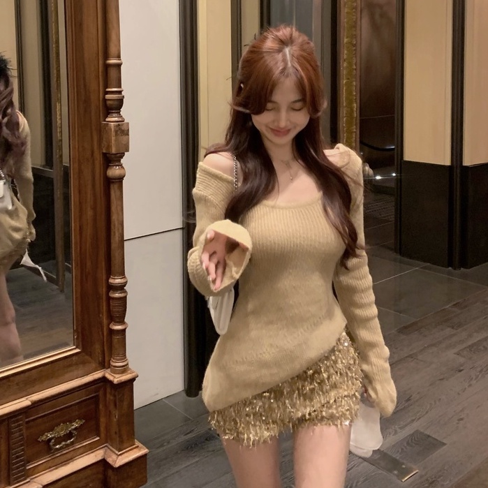 Bộ Áo Sweater Tay Dài Cao Cấp Phong Cách Hàn Quốc + Quần Short Tua Rua Đính Kim Sa Thời Trang Cho Nữ
