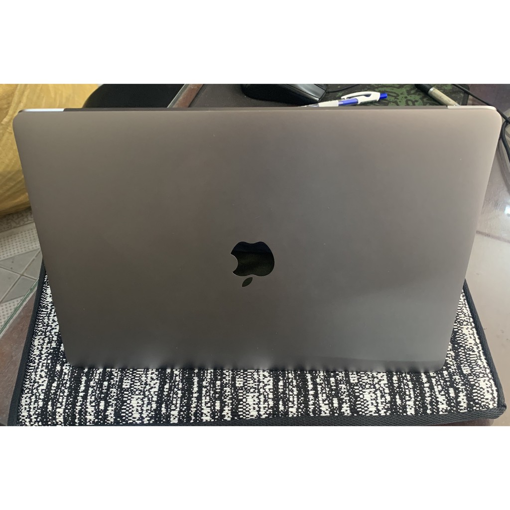 Macbook Pro A1706 13 inch 2016 Gray, New 99%