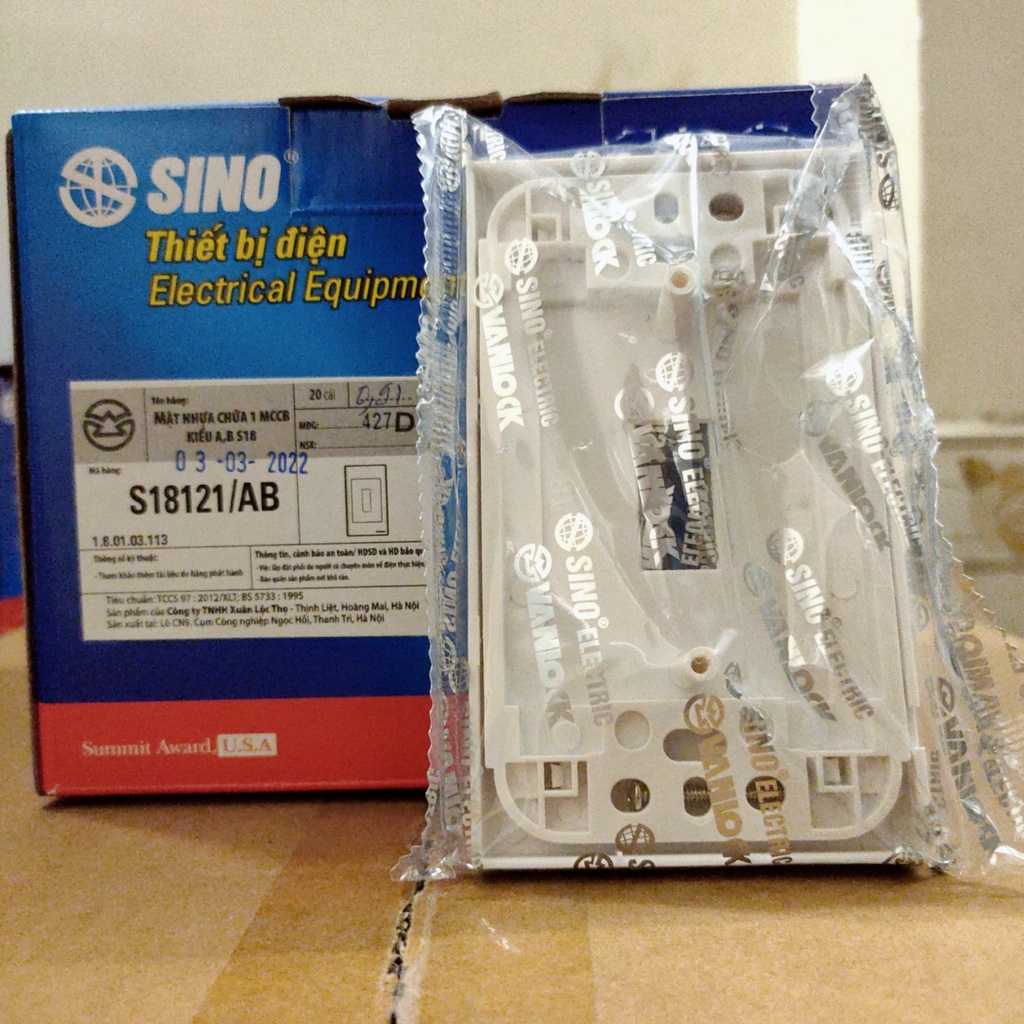 Mặt nhựa chứa 1 MCCB  kiểu A và B Sino S18121/AB dòng S18