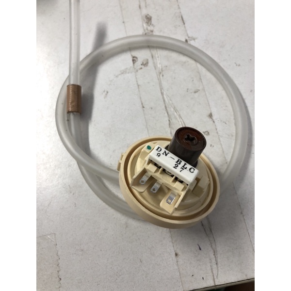 Phao áp lực máy giặt LG samsung có ống Tio.