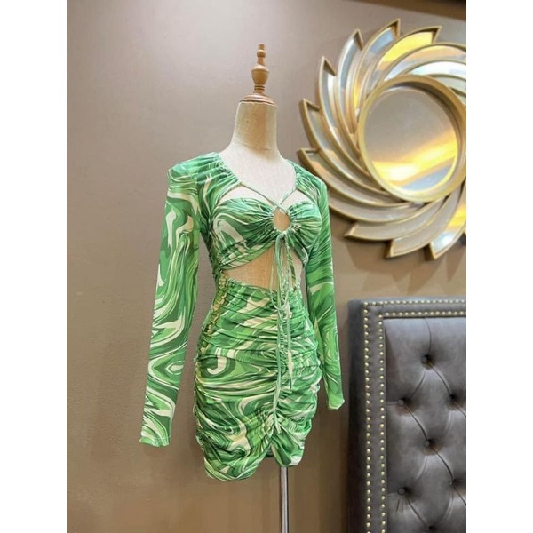 Bikini 2 mảnh tay dài xanh lá sang chảnh, sexy