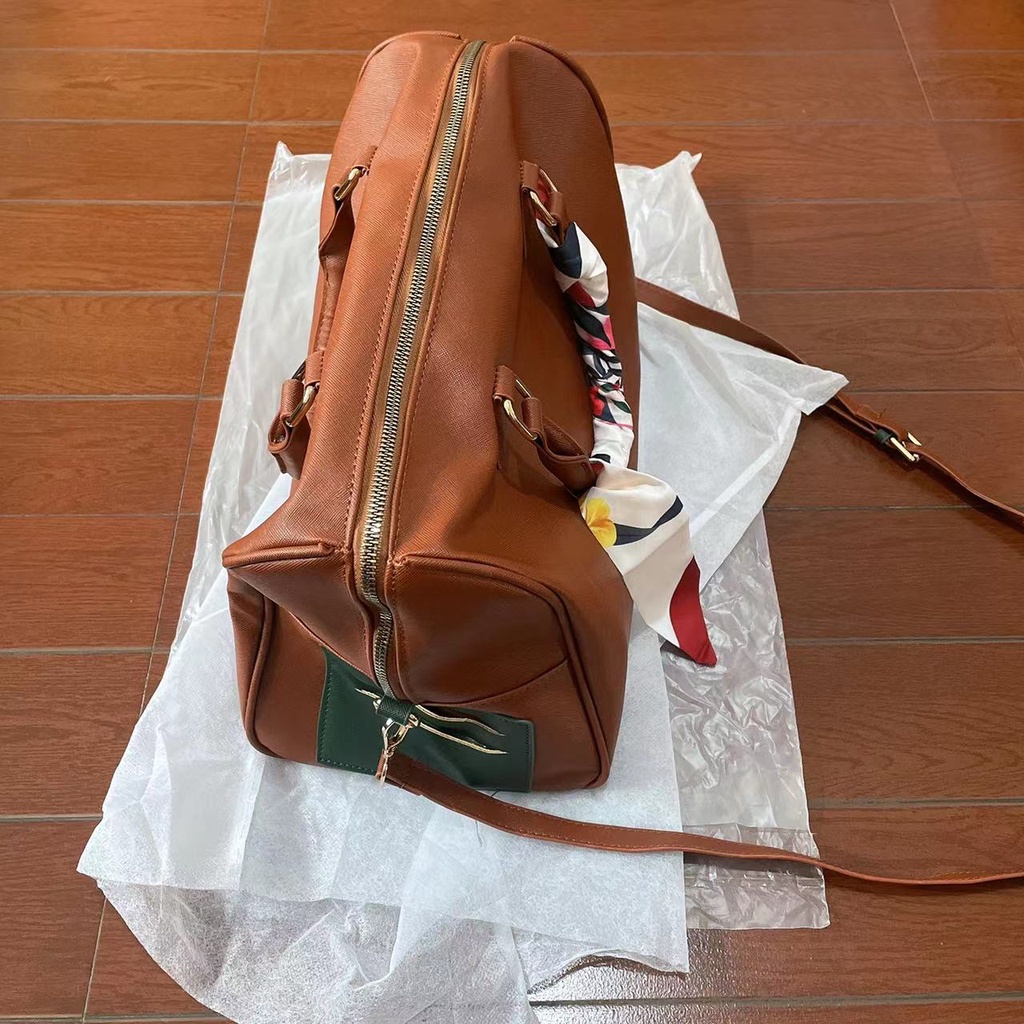 Túi Boston Nghệ Sĩ Làm Bộ Sưu Tập Bởi BTS V