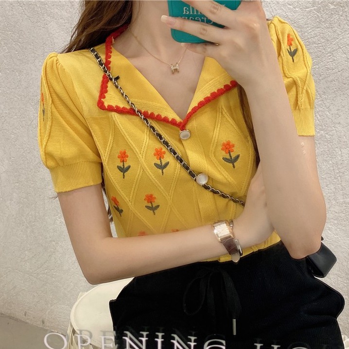 Áo Thun Ngắn Tay Dáng Rộng In Hoa Xinh Xắn