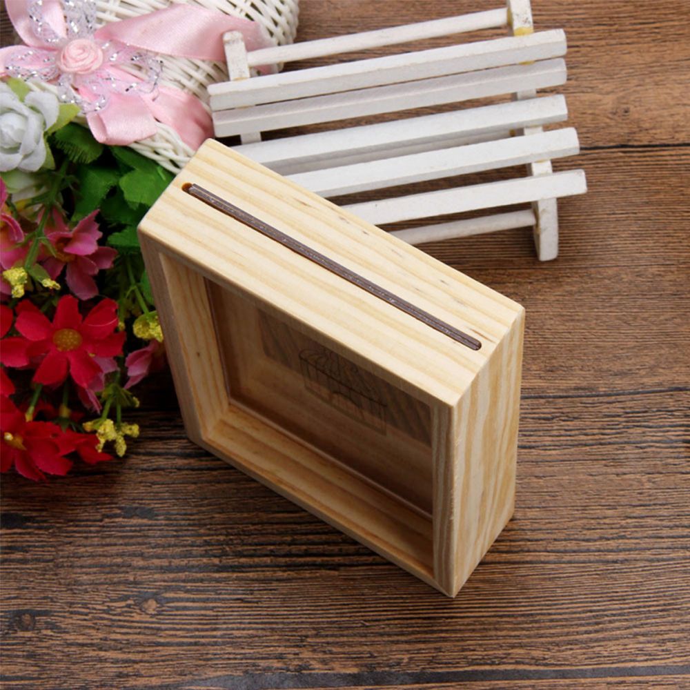 Khung ảnh bằng gỗ phong cách cổ điển trang trí gia đình