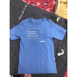 2 áo sơ mi và 1 áo phông