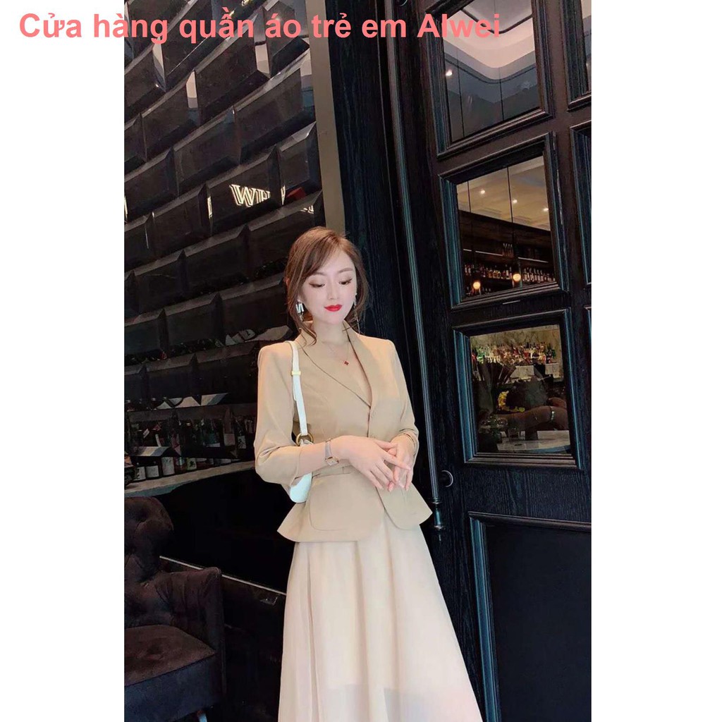 quần áo nữĐầu xuân mới của phụ nữ thần tính khí Fan Yujie nấu nhẹ bộ váy hai mảnh phong cách phương Tây