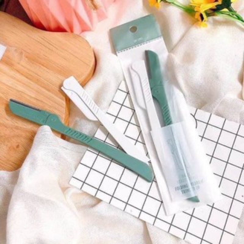 Dao cạo lông mày Daily Beauty Tools Folding Eyebrow Trimmer The Face Shop