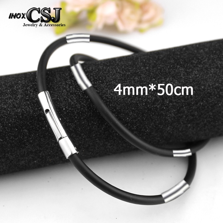 Dây chuyền cao su 4ly khóa vip bọc khoen trơn inox tạo nên vẻ đẹp cá tính, đem lại đẳng cấp, phong độ cho người đeo