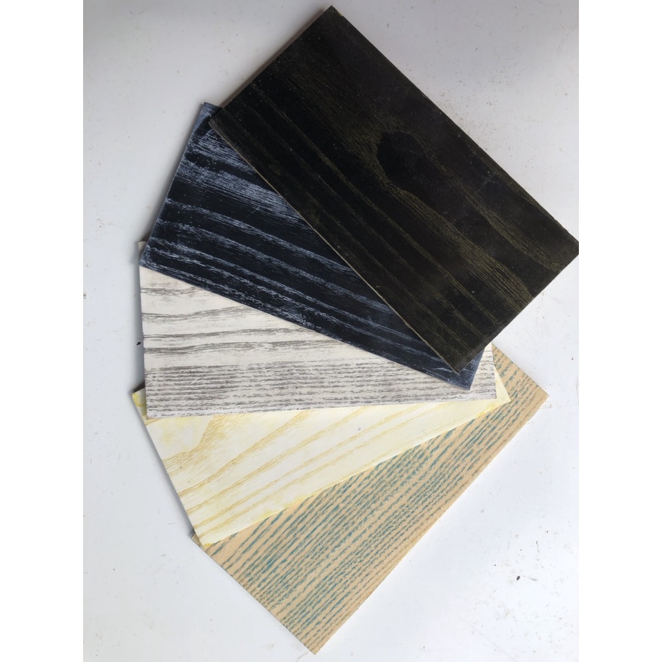 Sơn gỗ - Stain lau Sơn Lotus hệ nước, an toàn, không dung môi, không độc hại. Chai nhỏ, dễ sử dụng. Khối lượng 100gr.