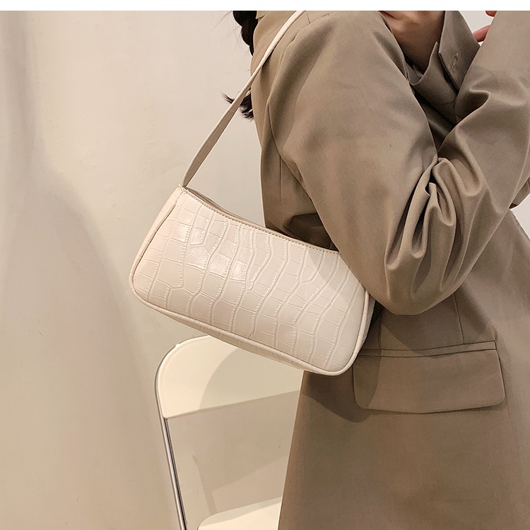 Túi xách nữ kẹp nách đi chơi vân da rắn phối xích cá tính Capucha T21