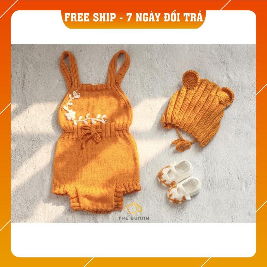 Set Yếm Mũ Giày Vàng Đất Thêu Hoa - Trang phục Đông cho bé gái - Made By Bunny