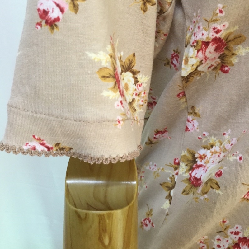 Áo thun Dual Berge Daisy- Nhật vải cotton in hoa hồng dáng xuông dài cổ tròn tay ngắn si tuyển