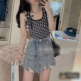 Quần bò giả váy có hàng cúc