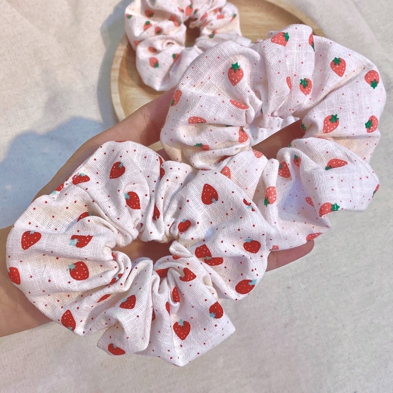 Scrunchies cột tóc hình quả dâu nhí