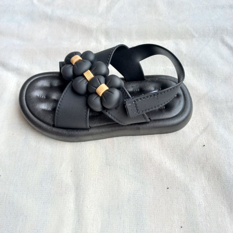 Sandal bé gái.Dép quai hậu  mùa hè cho bé đính hoa xinh đế êm