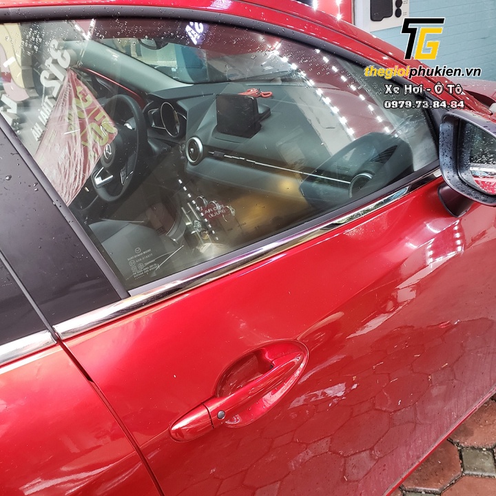 Mazda 2 2018-2020 - Nẹp viền chân kính inox cao cấp cho xe