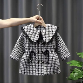 Áo khoác dạ cổ viền ren