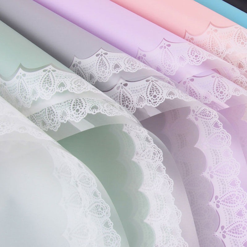 Giấy Gói Hoa Bóng Mờ Viền Ren Khổ 58x58CM Tập 20 Tờ