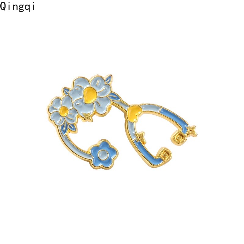 Ghim cài áo MISS ZOE hình ống nghe bác sĩ hoạt hình sáng tạo thời trang