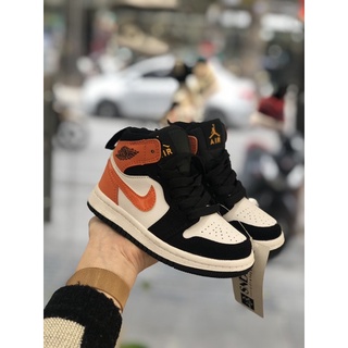 Giày Jordan cho bé màu cam đen