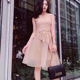 Đầm ren lá dự tiệc màu đen huyền bí sang trọng