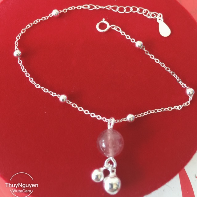Lắc tay mắt xích phối bi treo đá nhân tạo màu dâu chuông kêu bạc chuẩn (dâu Tây)