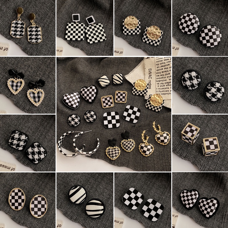 Đôi khuyên tai họa tiết kẻ sọc caro phong cách retro