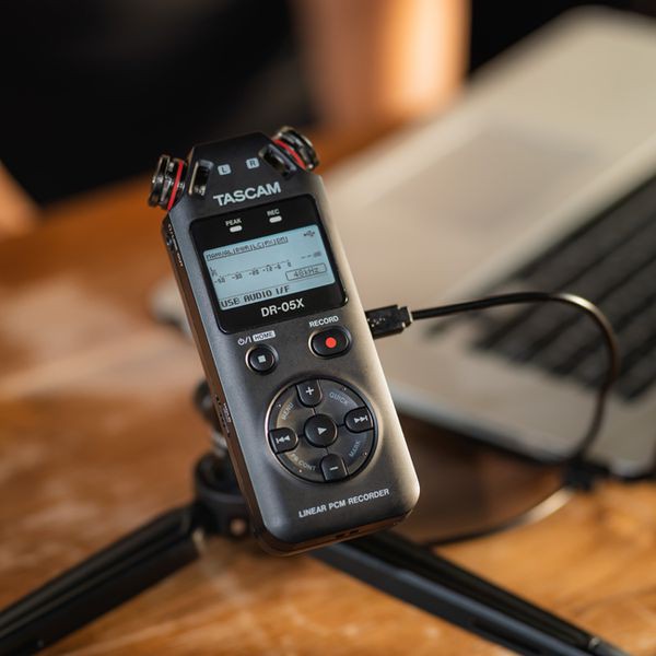 Máy Ghi Âm Tascam DR-05X- BẢO HÀNH 12 THÁNG