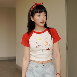 Usthebasic - Áo croptop Embroided Universe Raglan
