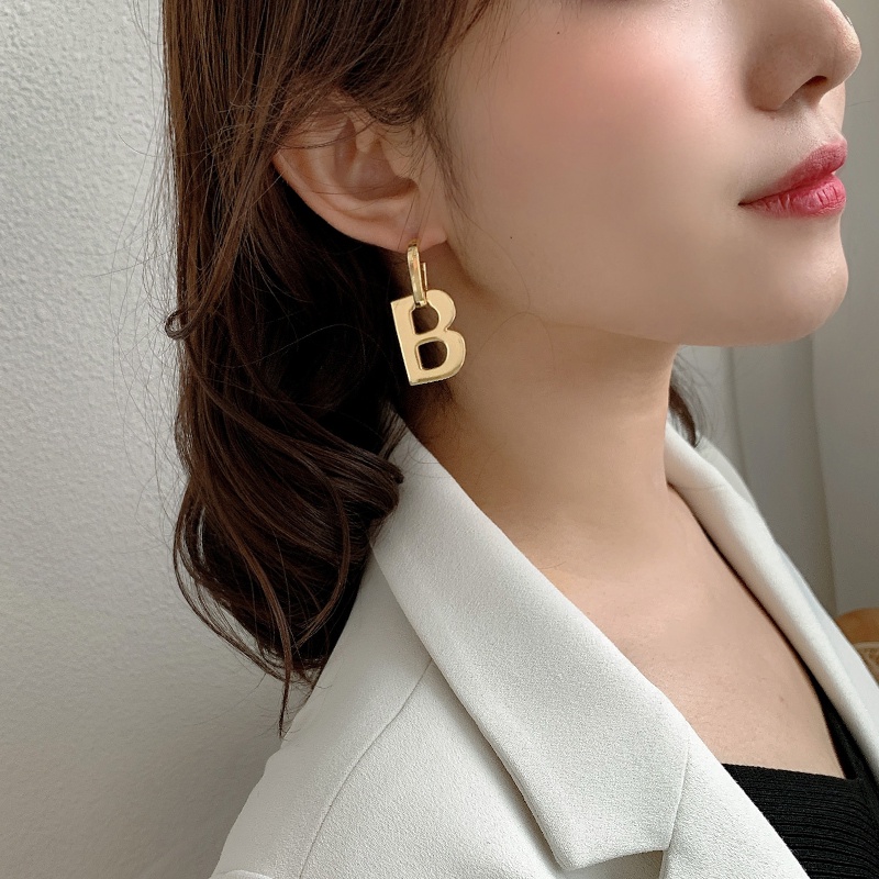 Bông Tai Chữ Đơn Giản Cá Tính