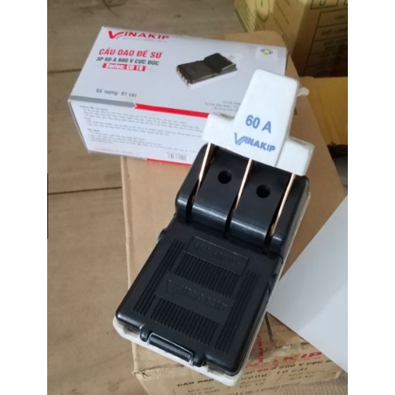 Cầu dao 3 pha 30a - 60a vinakip. Cực đúc - Đế sứ Chính hãng