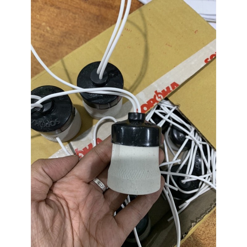 Đui đèn sứ e27 chịu tải 200w chống nước SOPOKA V3/2