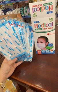 Khẩu Trang Y Tế Hộp 25 Chiếc (loại 4 lớp)
