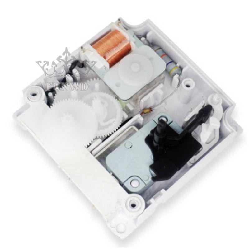 Đồng hồ cơ 24h kiểm tra an toàn nguồn điện của các thiết bị trong gia đình