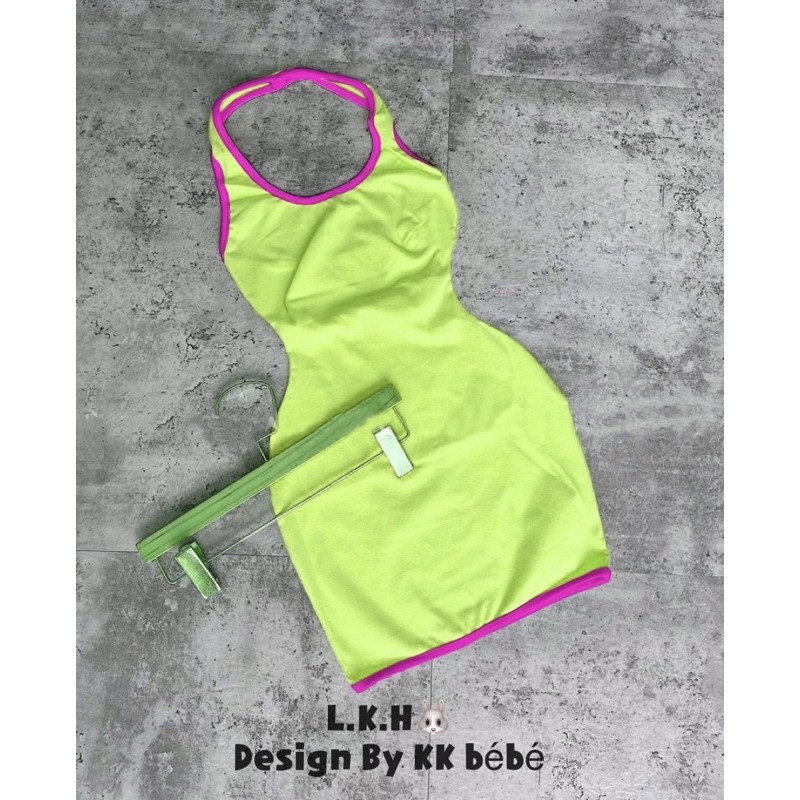 Đầm body cổ yếm