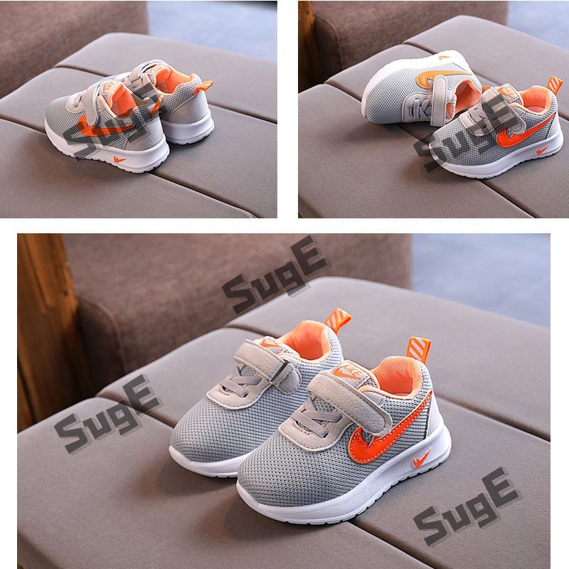 SUGE Size21-30 Giày thể thao trẻ em màu đen, đỏ, giày học sinh nữ. thoáng khí Đế rất mềm.