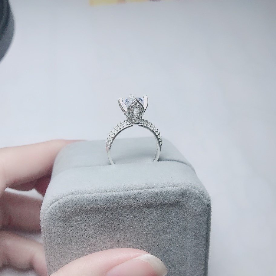 Nhẫn bạc nữ hình bông sen đính đá li to, chất liệu bạc ta cao cấp - Trang sức bạc Evasilver