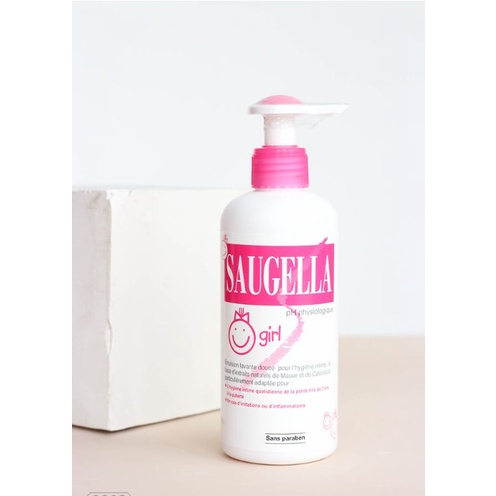 Dung dịch vệ sinh Saugella cho bé gái từ 3 – 12 tuổi