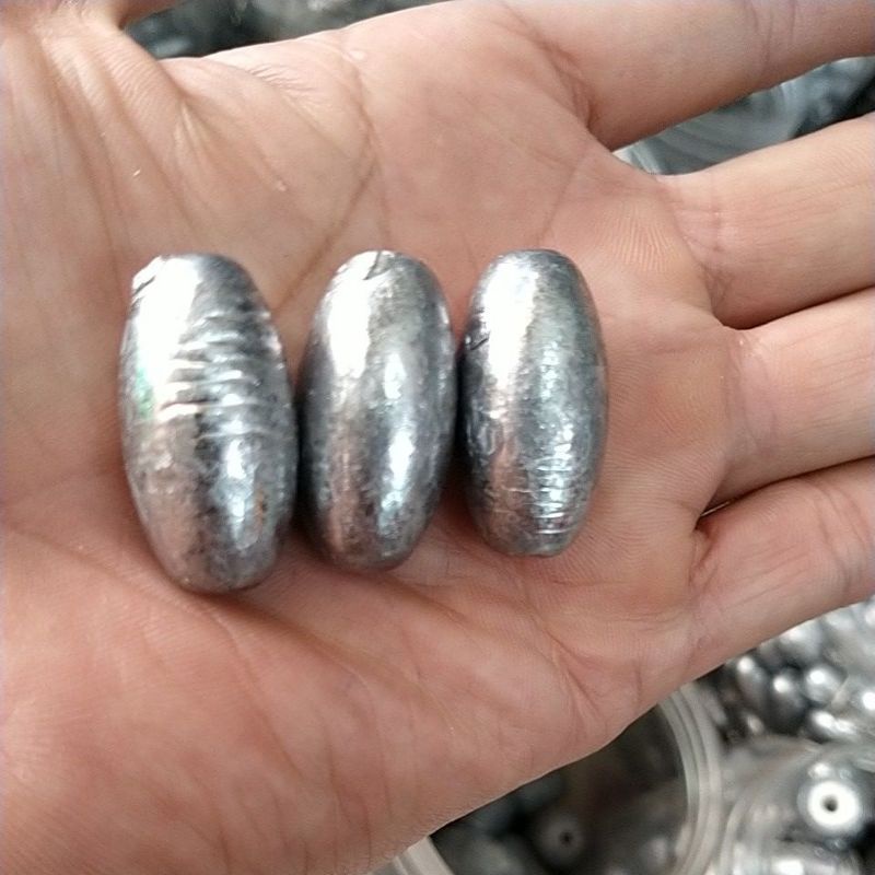 Chì bầu dục xuyên tâm