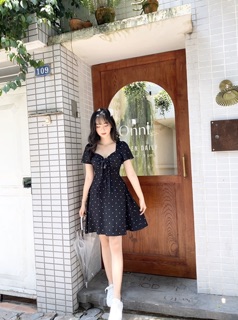 Váy chấm bi khoét lưng